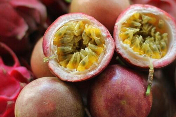 百香果怎么吃 吃百香果有什么好處 百香果的功效與作用