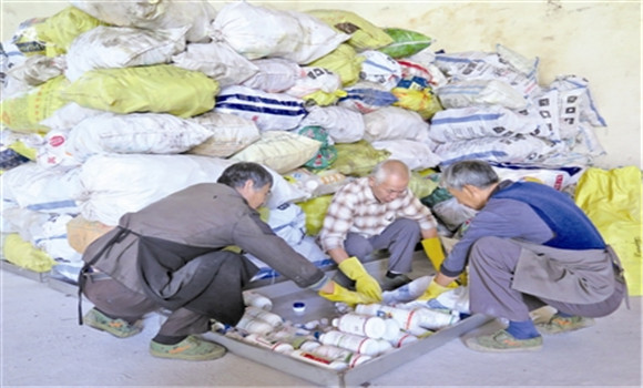 腐蝕農藥包裝物，容易發(fā)生中毒事故