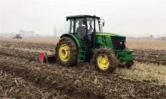 拖拉機(jī)場上作業(yè)時(shí)的注意事項(xiàng)有哪些？